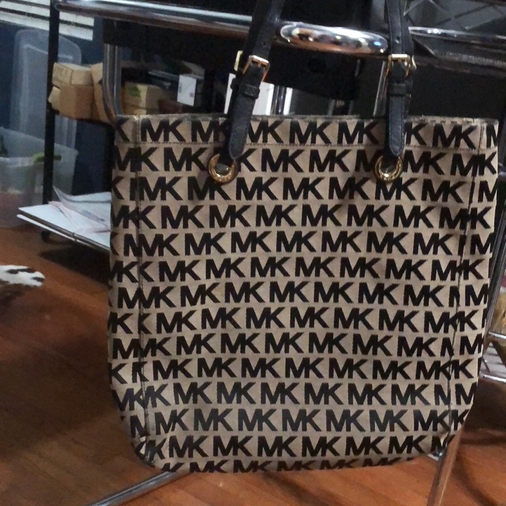 MK Large tote black and gray with matching wallet